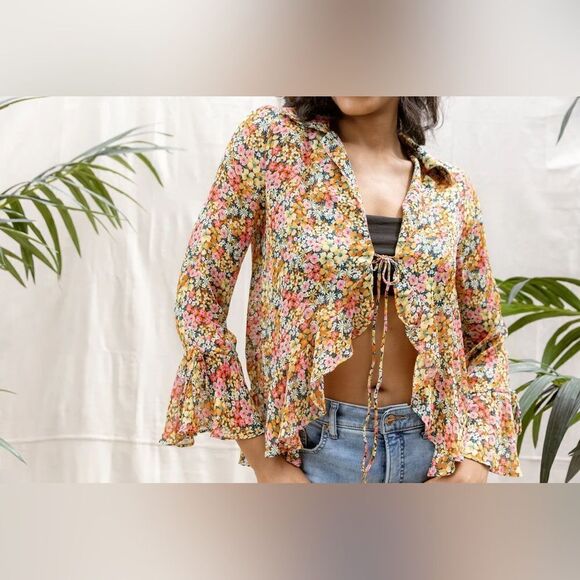 DRESS FORUM S Oversized Flower Bed Ruffled Tie-Front Blouse and Sleeve Tie - Picture 10 of 11